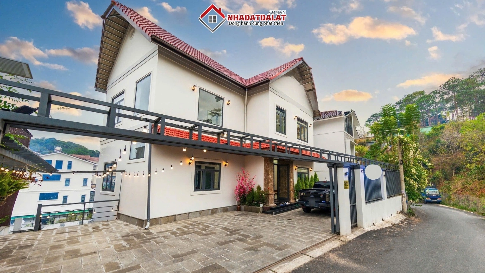 Nhà nguyên căn trong hẻm và khu dân cư