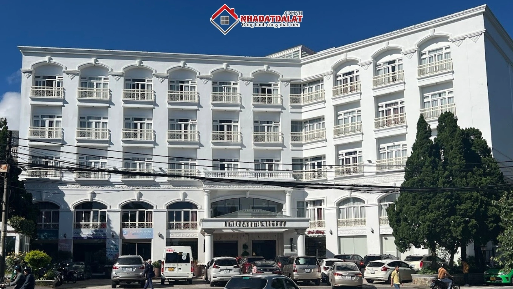 Khách sạn truyền thống
