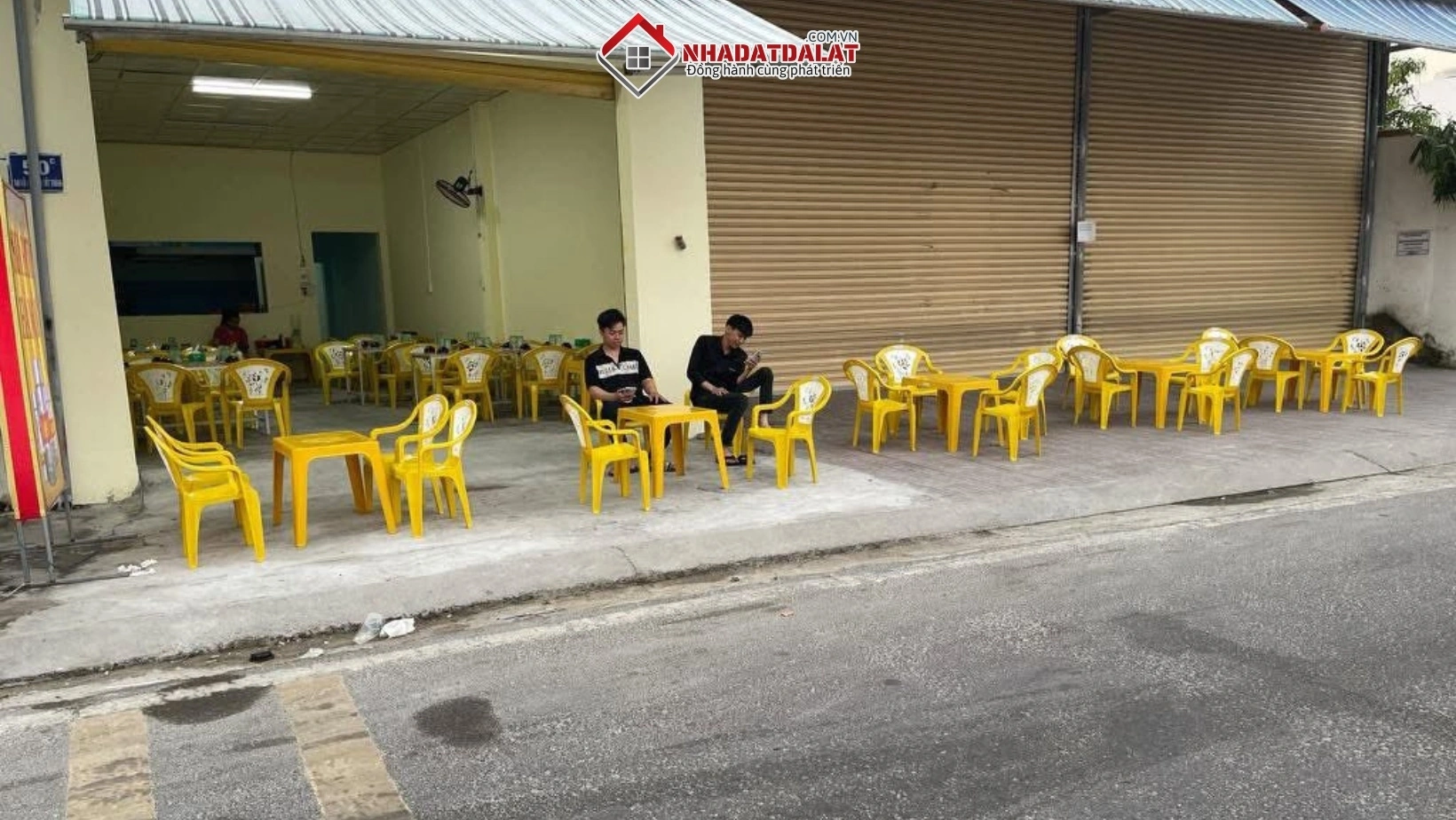 Mặt tiền thương mại dịch vụ