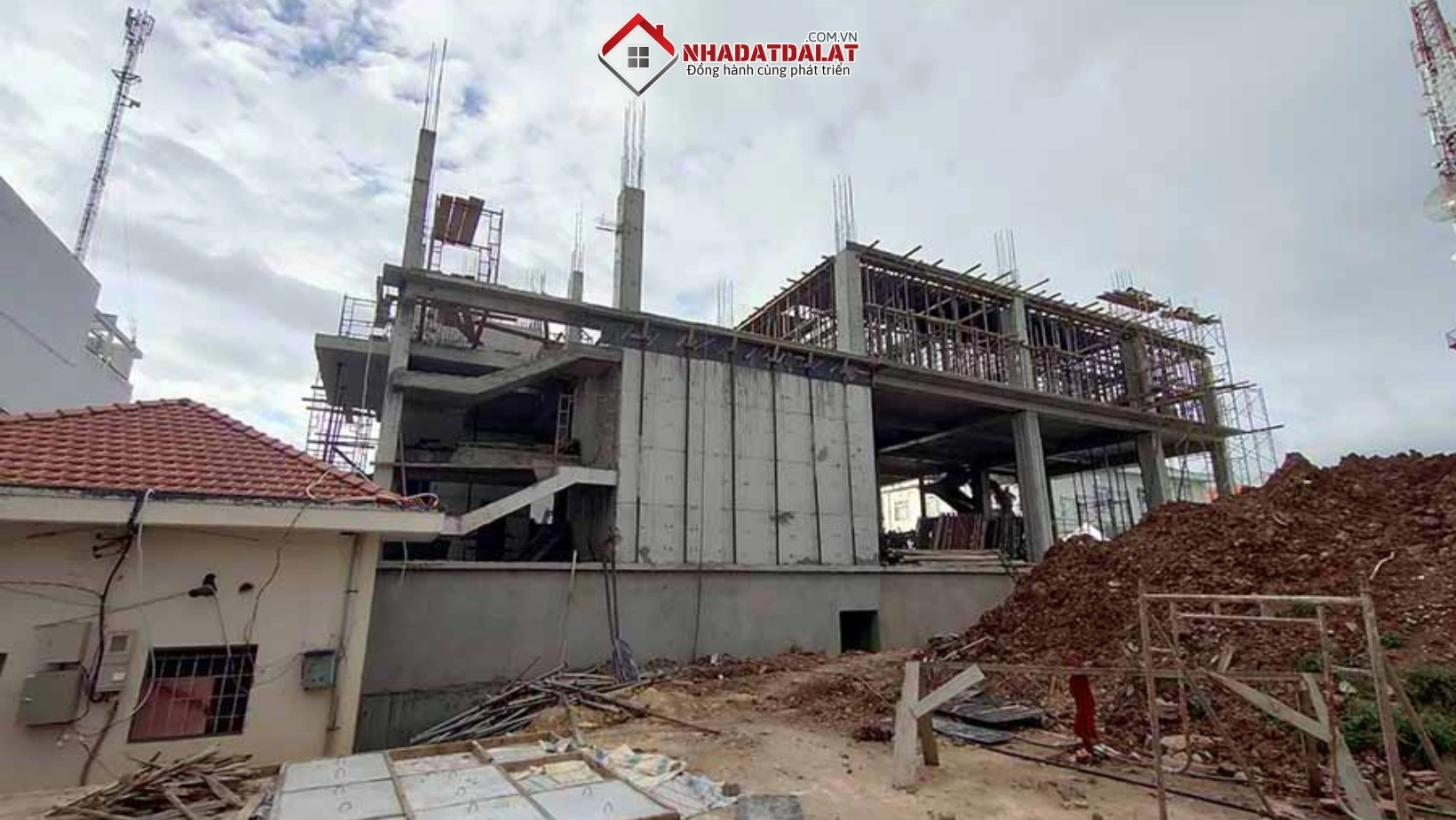 Nhà dự án đang xây dựng chưa hoàn thành xong